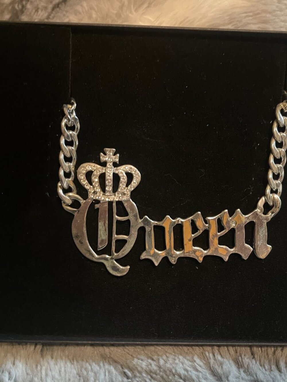 Women's Queen Pendant Cuban Chain Necklace - Picture 2 of 4
